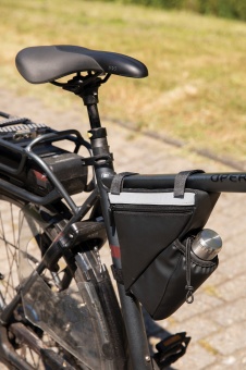 Велосипедная сумка со светоотражающей вставкой и держателем для бутылок фото 
