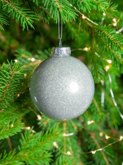 Елочный шар Finery Gloss, 8 см, глянцевый серебристый с глиттером фото 