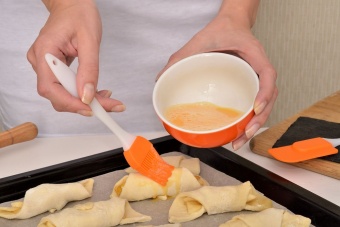 Кисточка кухонная Tender Touch, оранжевая фото 