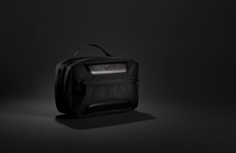 Косметичка Swiss Peak Voyager из RPET AWARE™ фото 