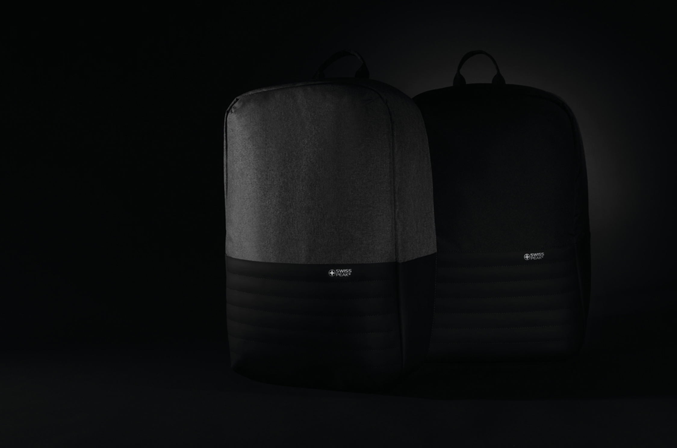 Антикражный рюкзак для ноутбука Swiss Peak с RFID-защитой из rPET AWARE™, 15,6’’