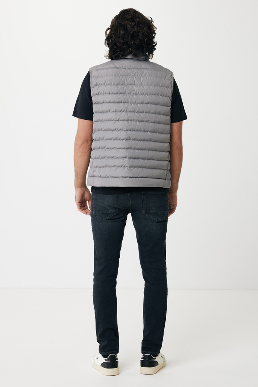 Мужской стеганый жилет Iqoniq Meru из переработанного полиэстера AWARE™, 70 г/м²