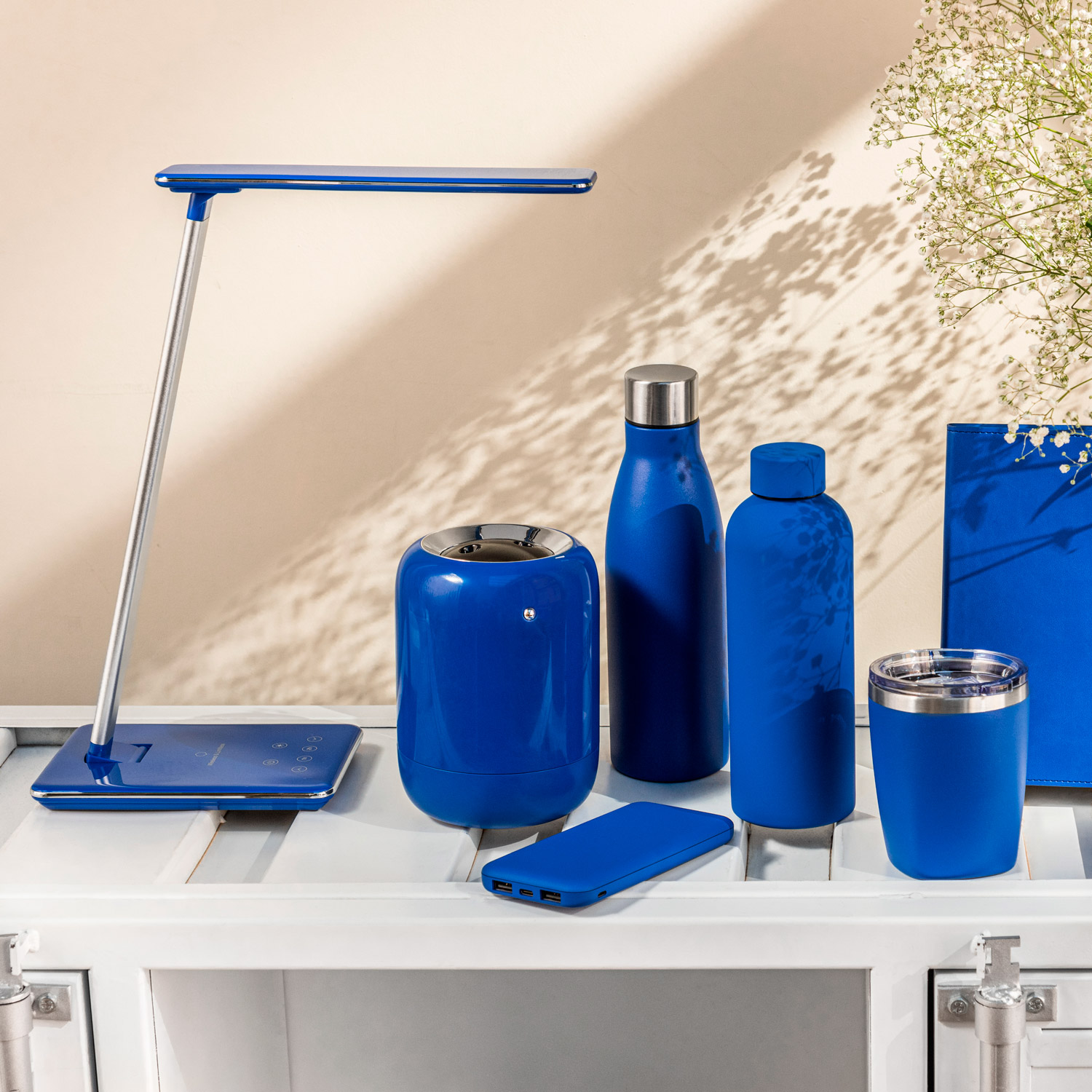 Внешний аккумулятор с подсветкой Люче Ультрамарин (Luce Ultramarine) 10000 mAh, ярко-синий