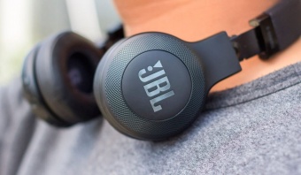 Беспроводные наушники JBL E45BT, черные фото 