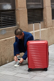 Чемодан Lightweight Luggage M, красный фото 