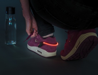 Фитнес-трекер с подсветкой на обувь, черный фото 