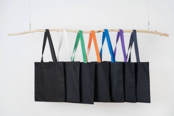 Холщовая сумка BrighTone, черная с ярко-синими ручками фото 