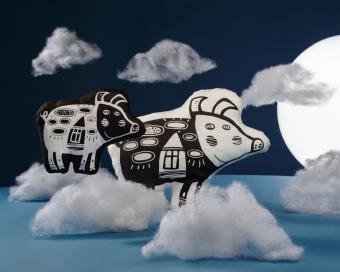 Игрушка «Свинка, витающая в облаках», черная фото 