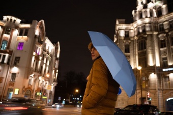 Зонт складной Manifest Color со светоотражающим куполом, синий фото 